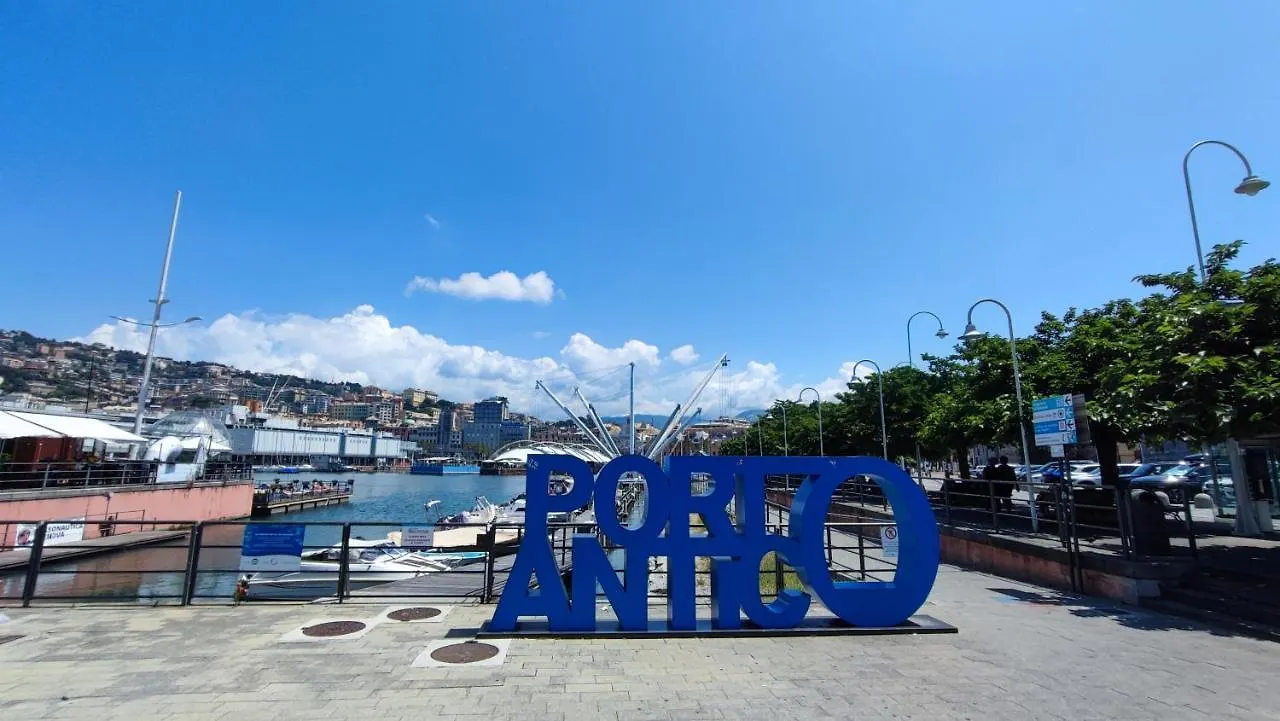 Home Colors Apartment Genova Italia